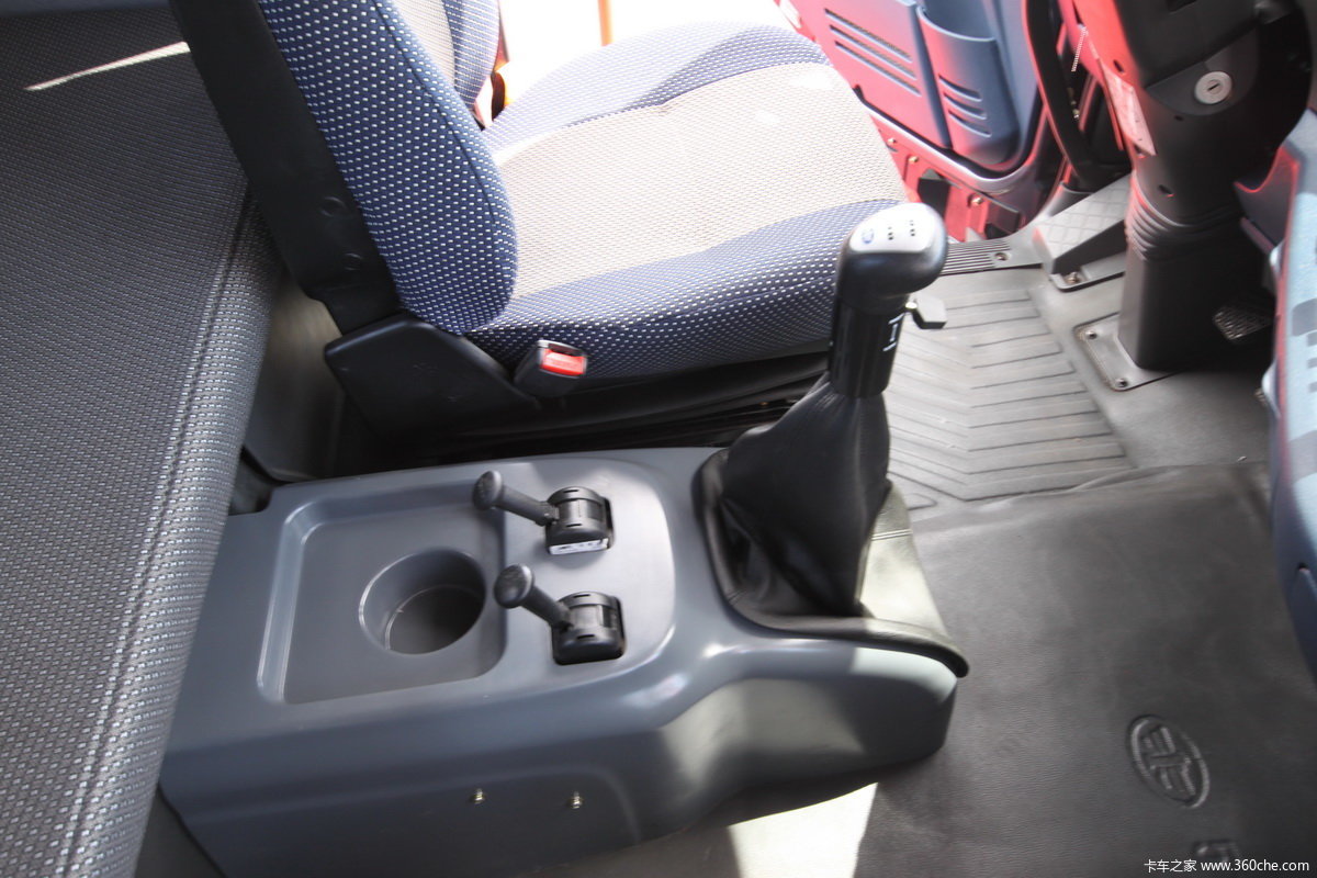 解放j6 6x4 平地板牵引车