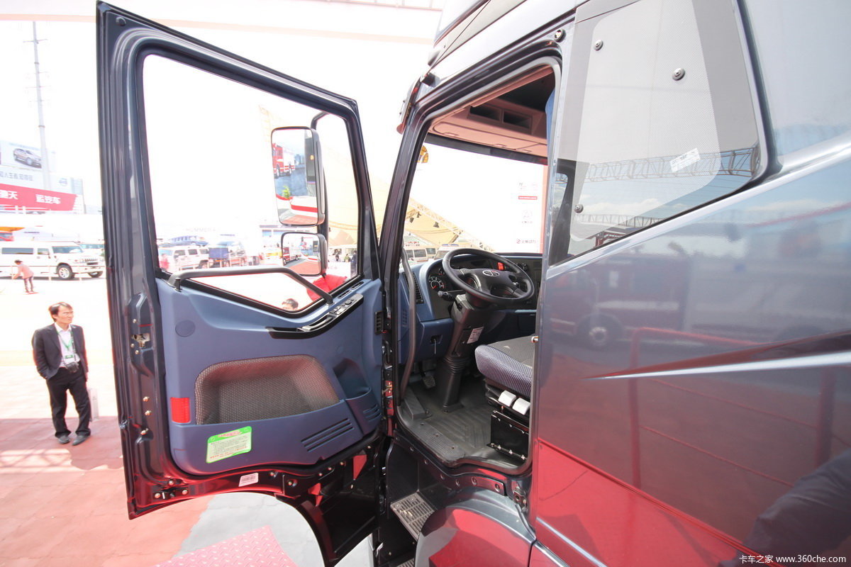 解放j6 6x4 平地板牵引车