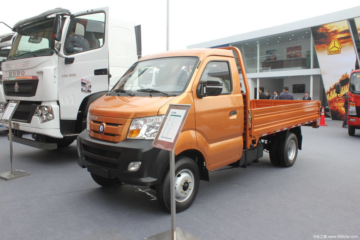 重汽王牌半长头单排轻卡