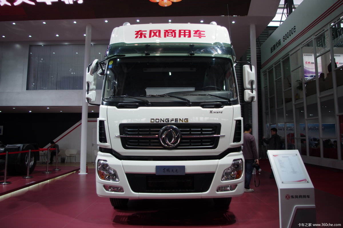 东风天龙欧五牵引车