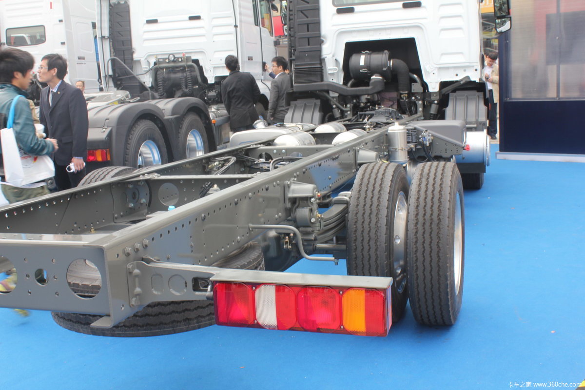 中国重汽 sitrak c5h 中卡底盘