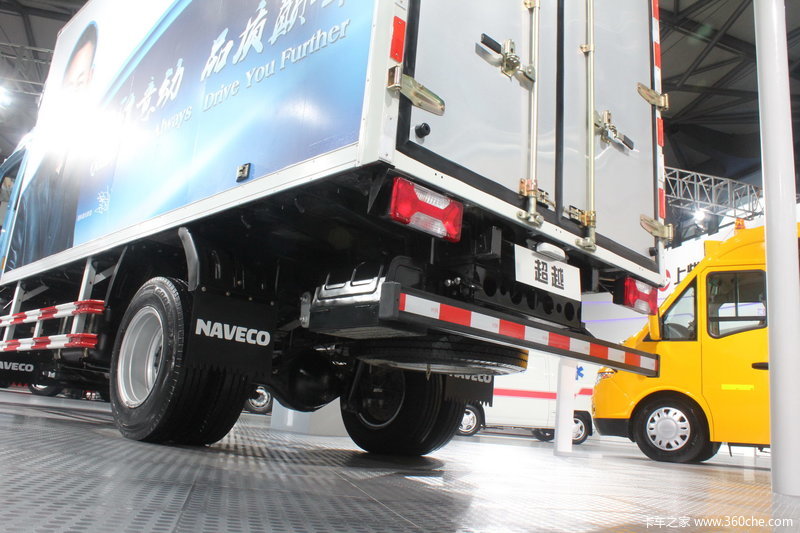 南京依维柯跃进超越c300中体轻卡