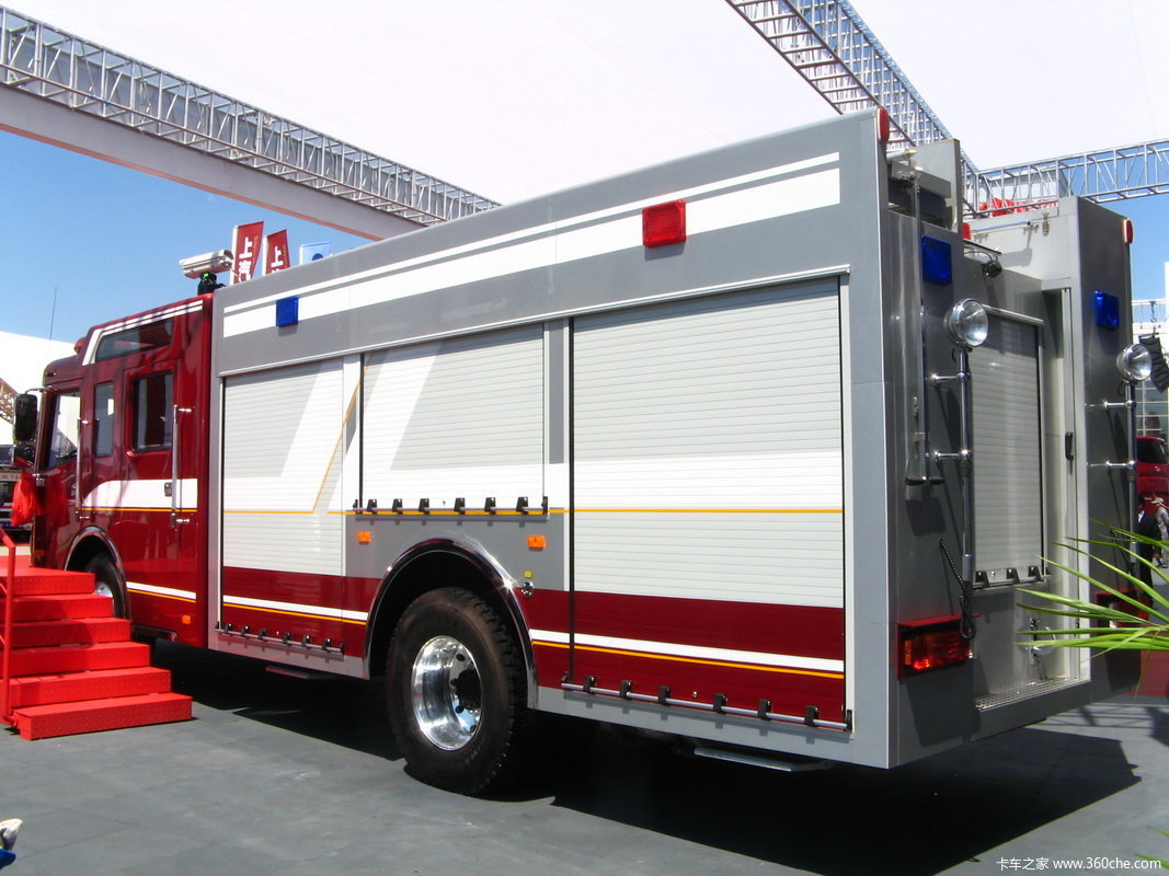 > 第11届北京国际车展 > 一汽解放卡车展台 > 解放城市主战消防车 40