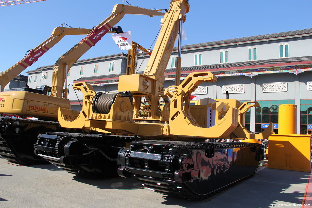 中国南车 两栖抓管机