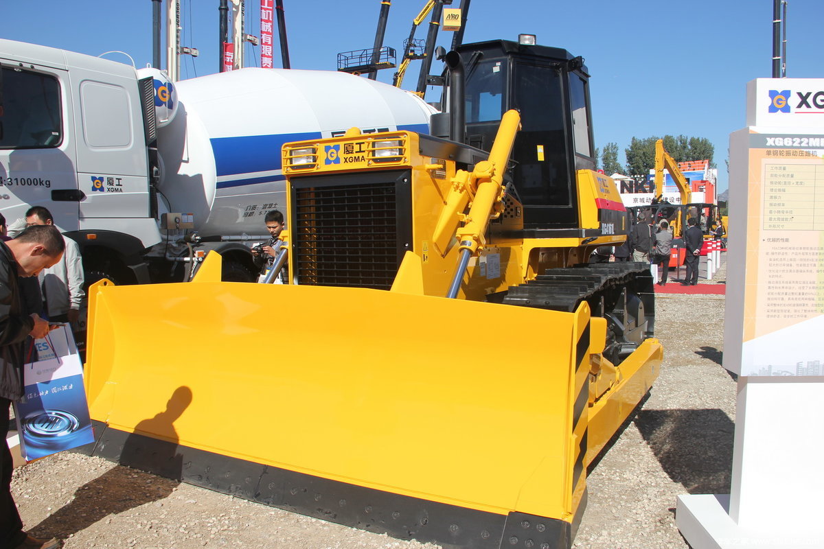 厦工履带式推土机