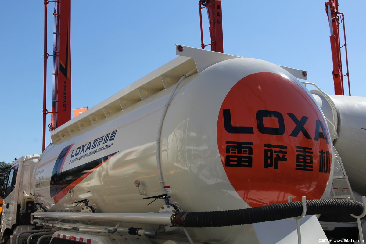 雷萨重机干混砂浆运输车