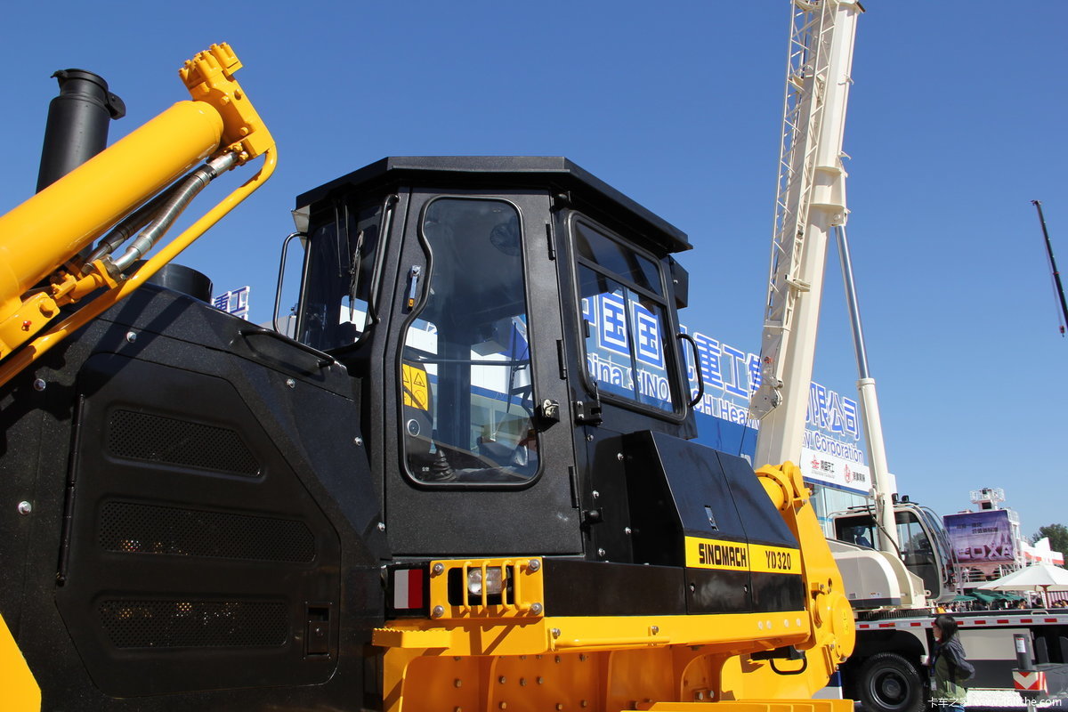 国机重工yd320履带推土机