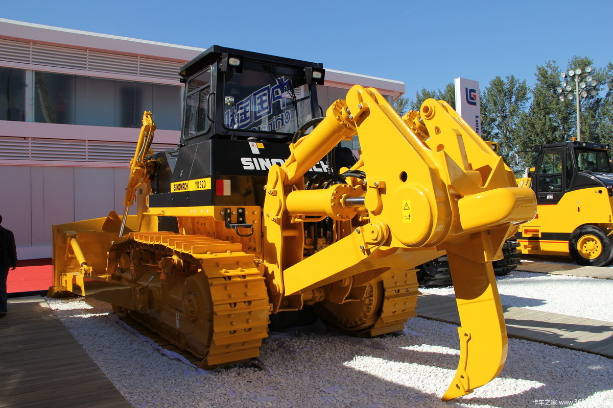 国机重工yd320履带推土机