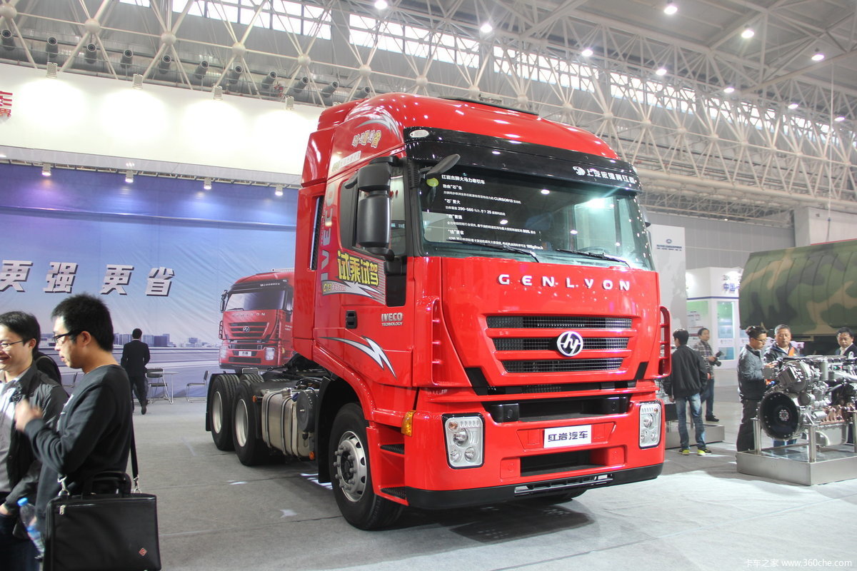 上汽依维柯红岩杰狮480马力6x4牵引车