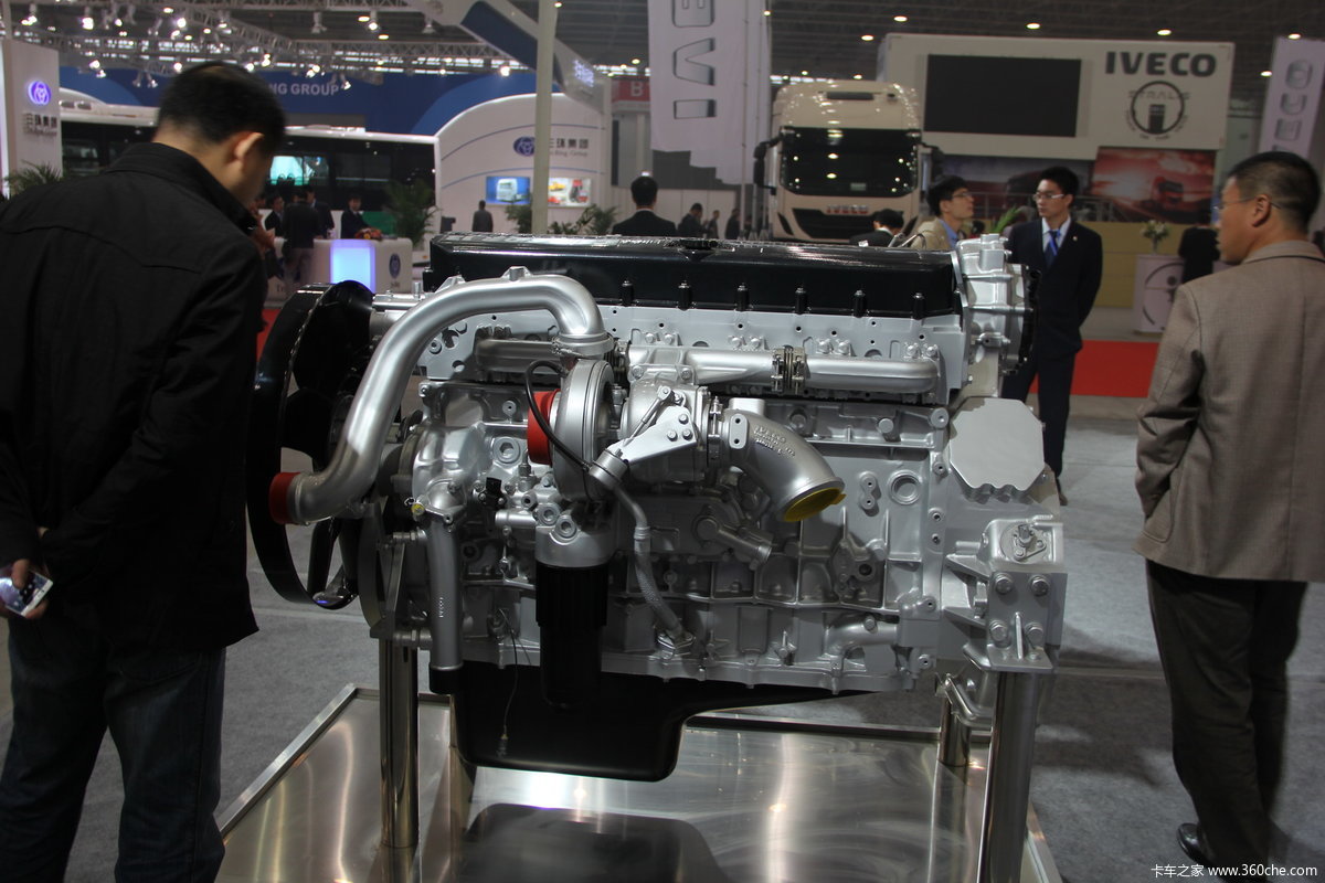 上菲红 科索13 发动机