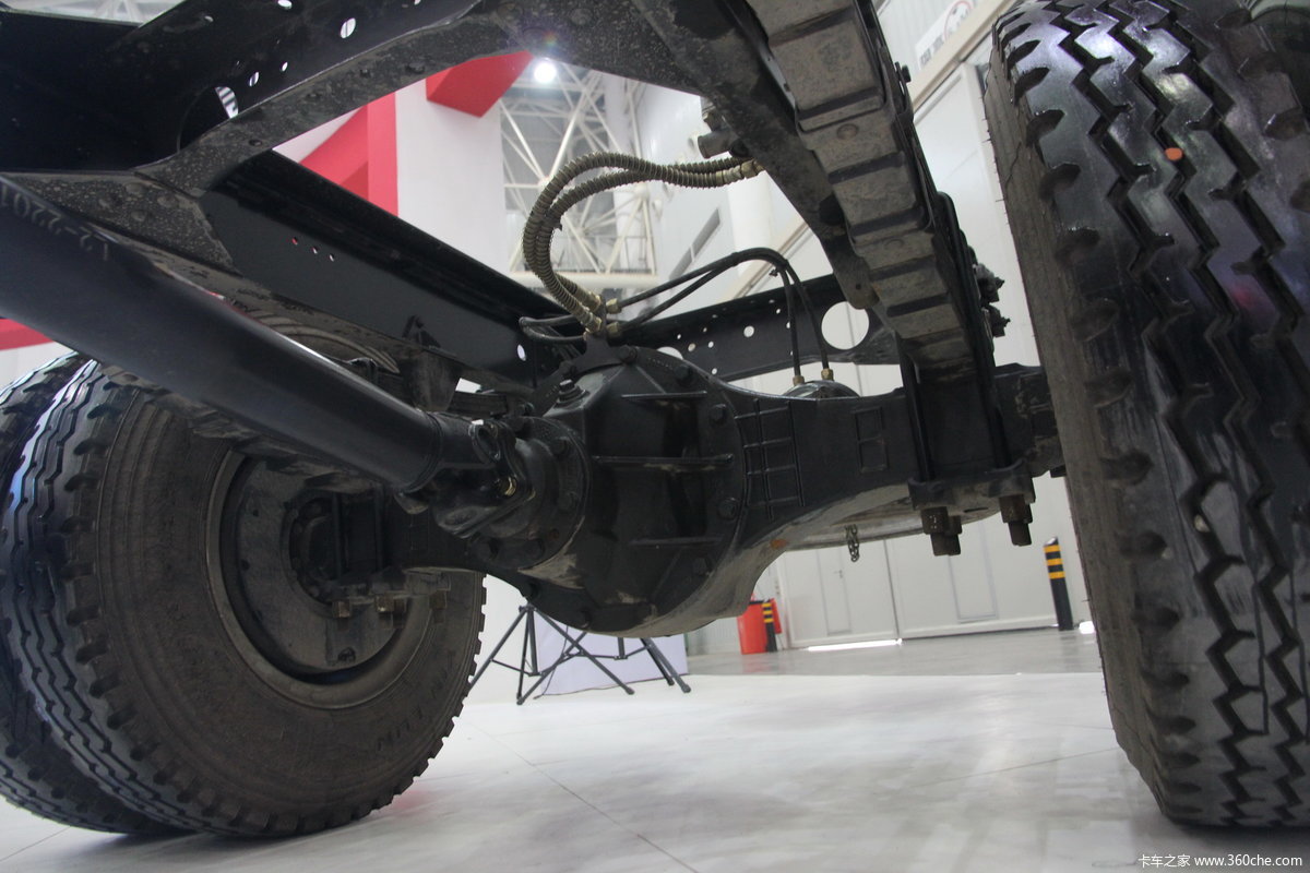 东风柳汽乘龙中卡载货车底盘