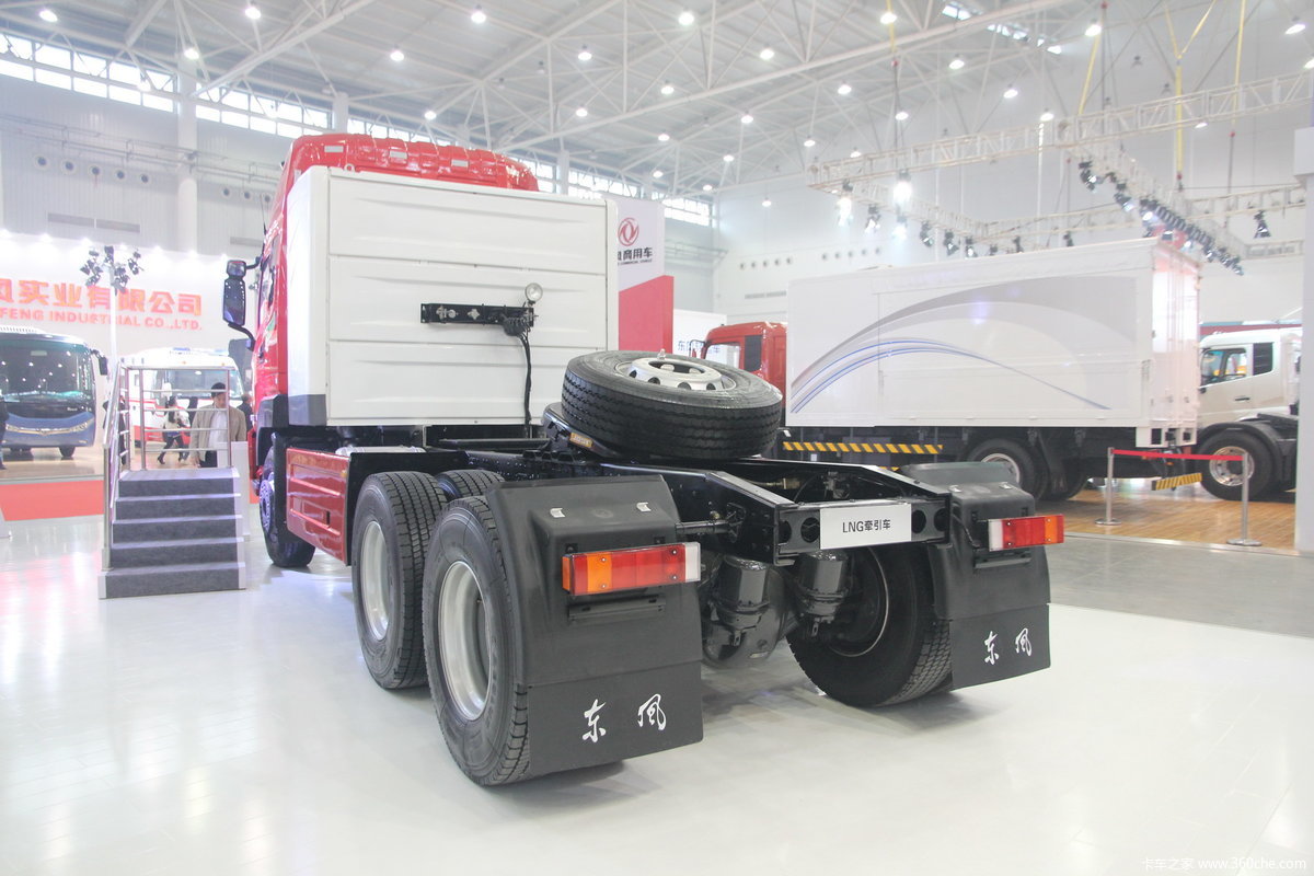 东风特商大马力lng牵引车