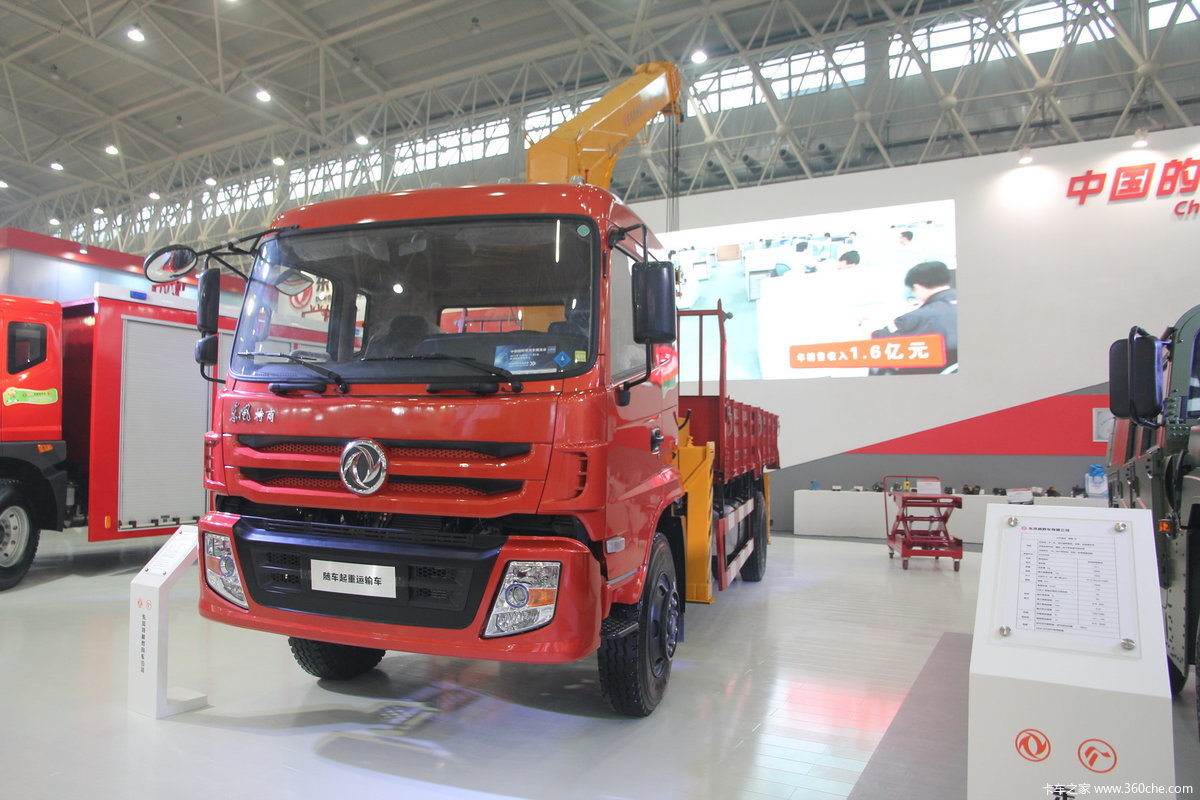 东风特商随车起重运输车