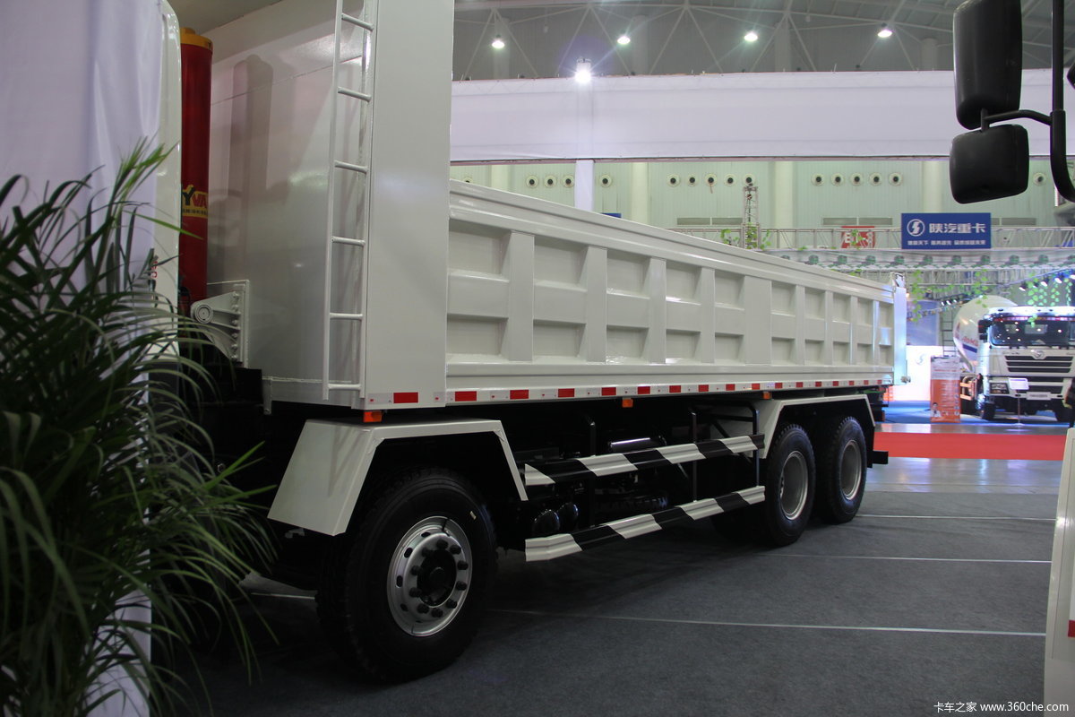 广汽日野8x4国四自卸车