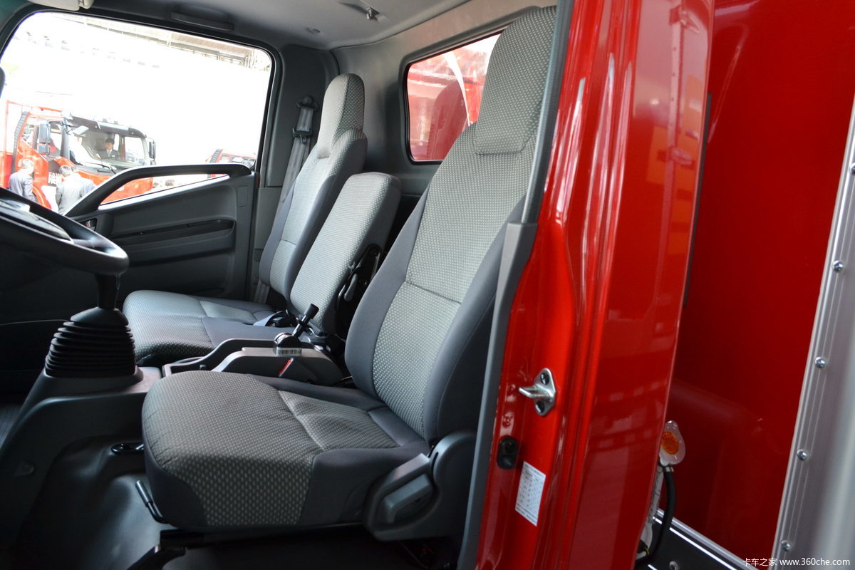 江淮帅铃宽体厢式载货车