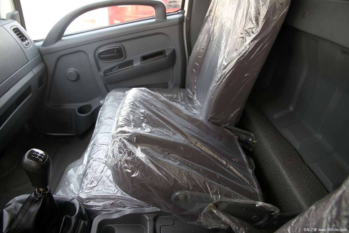 五征奥驰v2 厢式轻卡