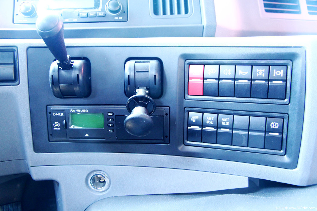 青岛解放天v400马力6x4lng牵引车amt