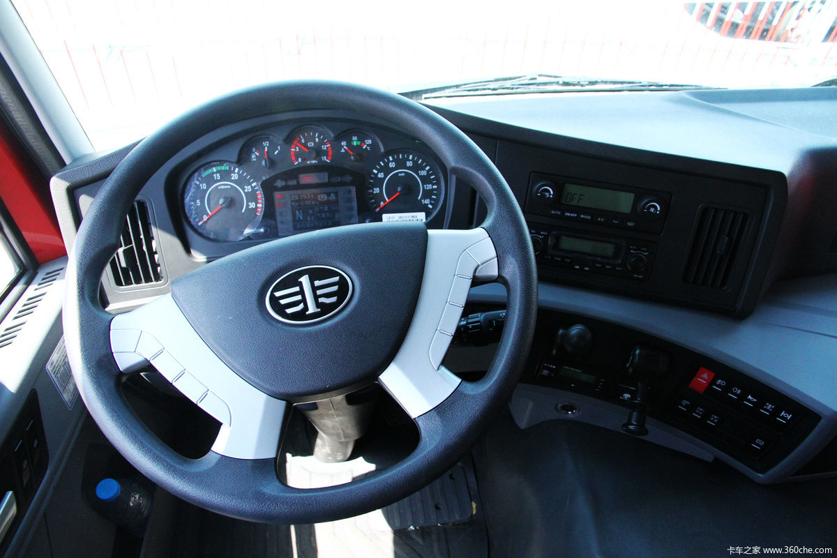 青岛解放天v400马力6x4lng牵引车amt