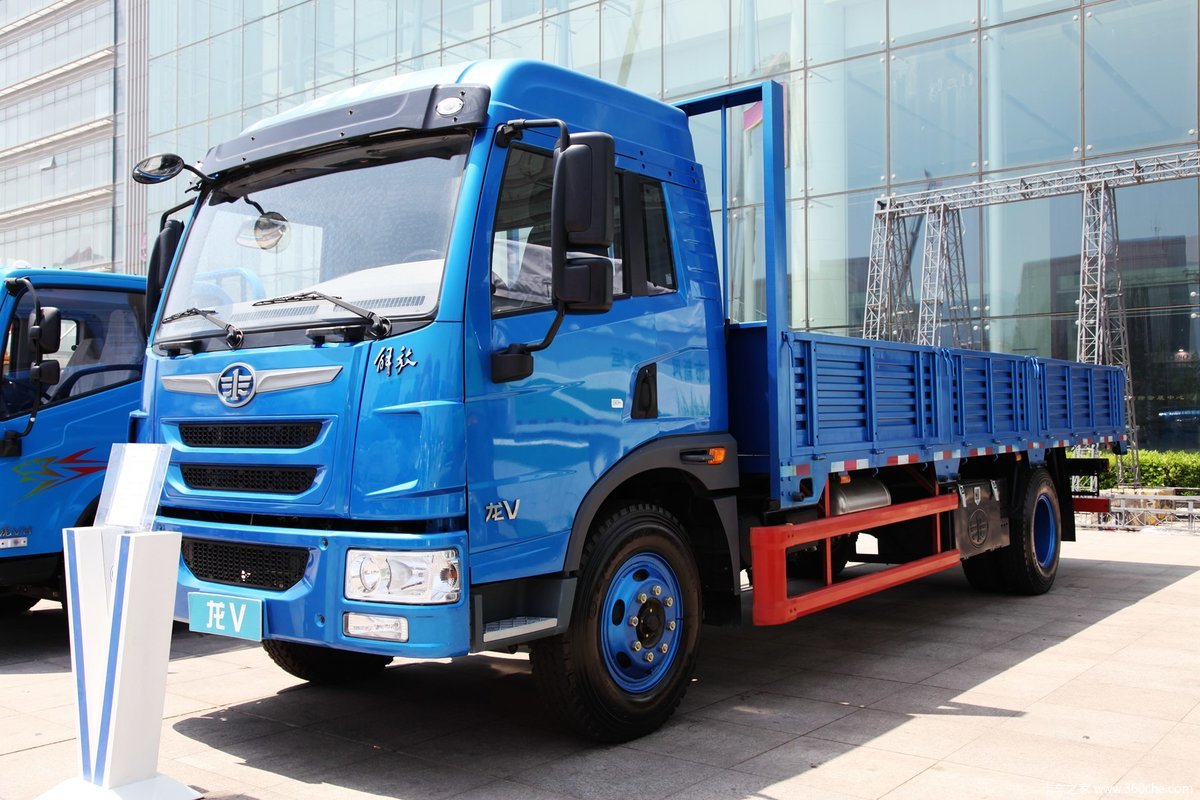 青岛解放 龙v 4x2 国四载货车